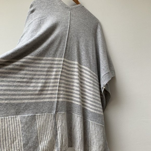 Joules Patti Cape Open Cardigan Size S/M Wool Blend Grey White Cloak Pockets - Picture 12 of 12